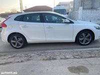 Second-hand Volvo V40 120 CP (88 kW) 2015 Culoarealb Hatchback