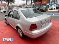 Second-hand VW Bora 90 CP (66 kW) 2000 Argintiu Berlinǎ