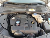 Second-hand VW Passat Highline 131 CP (96 kW) 2002 Gri Break