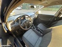 Second-hand Skoda Rapid Active 105 CP (77 kW) 2013 Culoarealbastru Hatchback