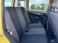 Second-hand Fiat Panda 54 CP (39 kW) 2011 Culoaregalbeuriu Hatchback