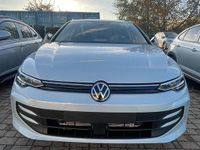 Nouă VW Golf VIII Life 115 CP (84 kW) 2025 Culoarealbastru Hatchback