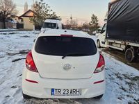 Second-hand Hyundai i20 Comfort 74 CP (54 kW) 2013 Culoarealb Hatchback
