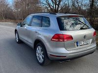 Second-hand VW Touareg Mountain 204 CP (150 kW) 2015 Culoareargint SUV