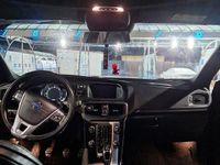 Second-hand Volvo V40 R-Design 190 CP (139 kW) 2015 Culoarealbastru Hatchback