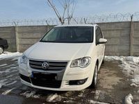 Second-hand VW Touran R-line Edition 140 CP (102 kW) 2010 Culoarealb Monovolum