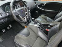 Second-hand Volvo V40 R-Design 120 CP (88 kW) 2015 Culoarenegru Hatchback