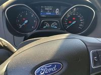 Second-hand Ford Focus 115 CP (84 kW) 2014 Culoarerosu Hatchback
