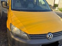 Second-hand VW Caddy Comfortline 102 CP (75 kW) 2014 Culoaregalbeuriu Monovolum