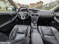 Second-hand Volvo V40 Summum 115 CP (84 kW) 2014 Culoarenegru Hatchback