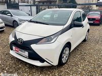 Second-hand Toyota Aygo Play 69 CP (50 kW) 2017 Culoarealb Hatchback