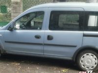 second-hand Opel Combo benzina cu 5 locuri