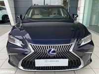 second-hand Lexus ES300H Seria2.5 TNGA HV 25H- 4X2 CVT Luxury