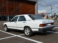 Second-hand Mercedes 190 100 CP (73 kW) 1987 Berlinǎ