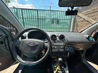 Second-hand Ford Fiesta 69 CP (50 kW) 2005 Albastru Hatchback