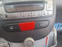 Second-hand Peugeot 107 68 CP (50 kW) 2007 Rosu Hatchback