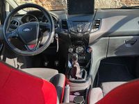 Second-hand Ford Fiesta 140 CP (102 kW) 2015 Culoarenegru Coupe