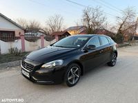 Second-hand Volvo V40 Summum 120 CP (88 kW) 2016 Culoarenegru Hatchback
