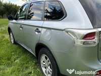 Second-hand Mitsubishi Outlander Invite 150 CP (110 kW) 2015 Culoareargint SUV
