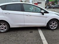 Second-hand Ford Fiesta Trend 95 CP (69 kW) 2015 Culoarealb Hatchback