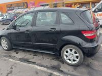 Second-hand Mercedes B180 109 CP (80 kW) 2011 Negru Monovolum