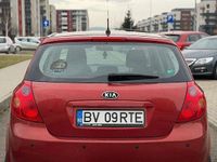 Second-hand Kia Ceed Classic 109 CP (80 kW) 2007 Culoarerosu Hatchback