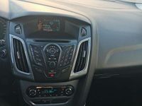 Second-hand Ford Focus Titanium 115 CP (84 kW) 2014 Culoarealbastru Hatchback