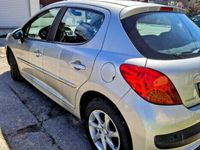 second-hand Peugeot 207 1.4E 16V - foarte bine întreținută, anvelope noi M+S