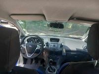 Second-hand Ford Fiesta 90 CP (66 kW) 2014 Albastru Hatchback