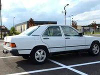 Second-hand Mercedes 190 100 CP (73 kW) 1987 Berlinǎ