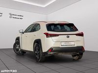 Second-hand Lexus UX 250h Business Edition 184 CP (135 kW) 2022 Culoarealb SUV