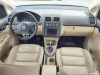 Second-hand VW Touran Highline 105 CP (77 kW) 2011 Maro Monovolum