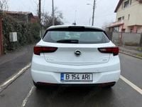 Second-hand Opel Astra Dynamic 136 CP (100 kW) 2018 Culoarealb Hatchback