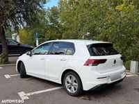 Second-hand VW Golf VIII Life 110 CP (80 kW) 2021 Culoarealb Hatchback