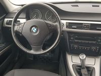 second-hand BMW 320 Seria 3 i