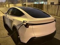Second-hand Tesla Model Y Standard Range 220 kW (300 CP) 2025 SUV