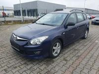Second-hand Hyundai i30 Comfort 105 CP (77 kW) 2011 Albastru Break