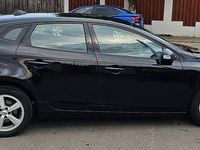 Second-hand Volvo V40 Kinetic 190 CP (139 kW) 2016 Culoarenegru Hatchback