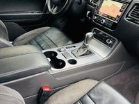 Second-hand VW Touareg 262 CP (192 kW) 2017 Culoarenegru SUV