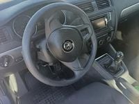 Second-hand VW Jetta Comfortline 105 CP (77 kW) 2018 Culoarealb Berlinǎ