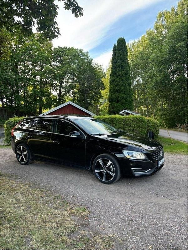 Svart Begagnad 2014 Volvo V60 Momentum Kombi | 99 000 kr (Bra pris) - Bild 1/4