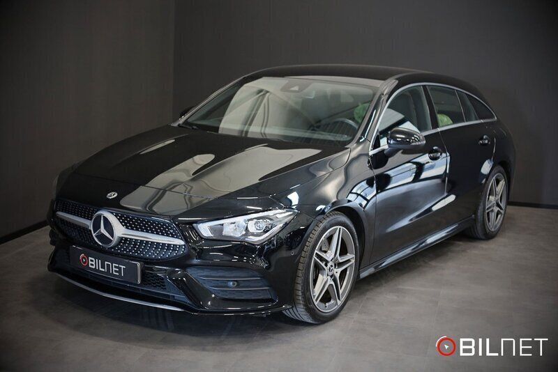 Svart Begagnad 2023 Mercedes CLA200 Shooting Brake AMG Kombi | 329 900 kr (Marknadspris) - Bild 1/4