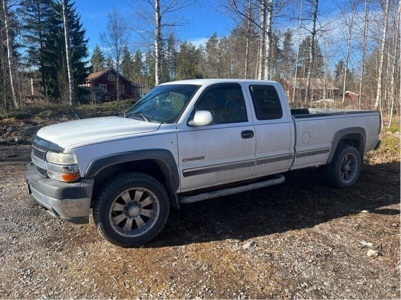 Vit Begagnad 2002 Chevrolet Silverado | 100 000 kr - Bild 1/4