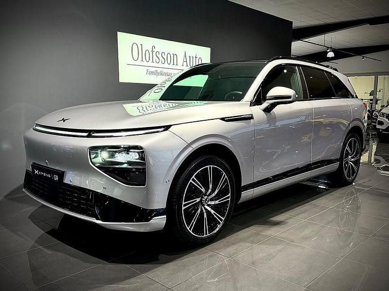 Silver Ny 2025 XPENG G9 AWD Performance SUV | 862 800 kr (Marknadspris) - Bild 1/4