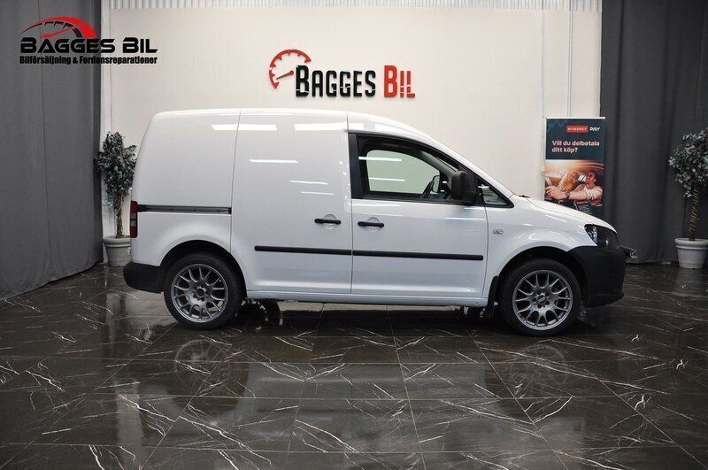 Vit Begagnad 2013 VW Caddy Minibuss | 59 000 kr (Marknadspris) - Bild 1/4