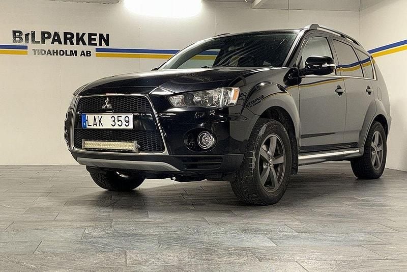 Svart Begagnad 2012 Mitsubishi Outlander Comfort Edition SUV | 109 900 kr (Lite dyr) - Bild 1/4