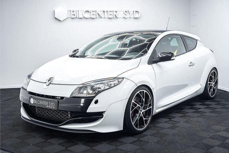 Begagnad Renault Mégane III R.S. 250 HK (183 kW) 2010 Vit