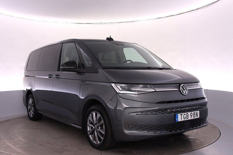 Grå (indiumgrå metallic) Begagnad 2022 VW T7 Van | 499 000 kr - Bild 1/4
