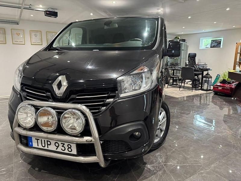 Svart Begagnad 2015 Renault Trafic Van | 119 900 kr (Dyr) - Bild 1/4