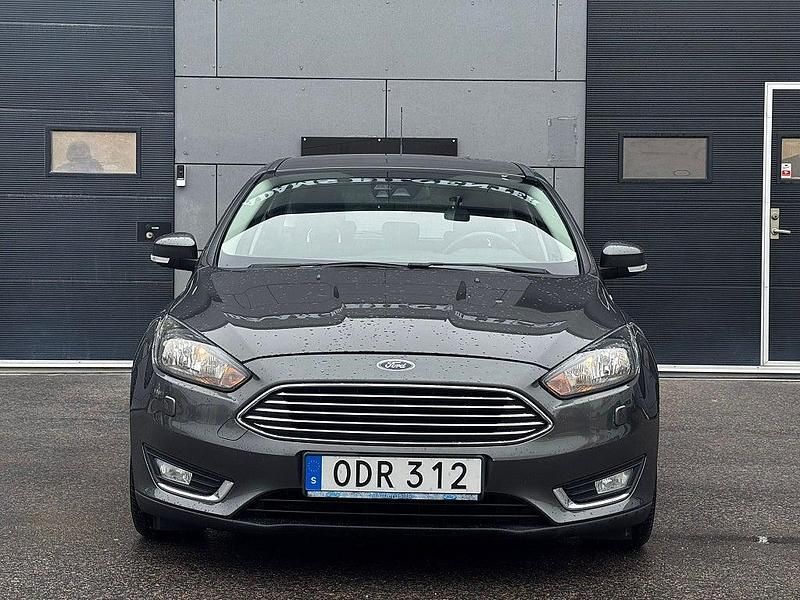 Begagnad Ford Focus Titanium 101 HK (74 kW) 2016 Grå Halvkombi